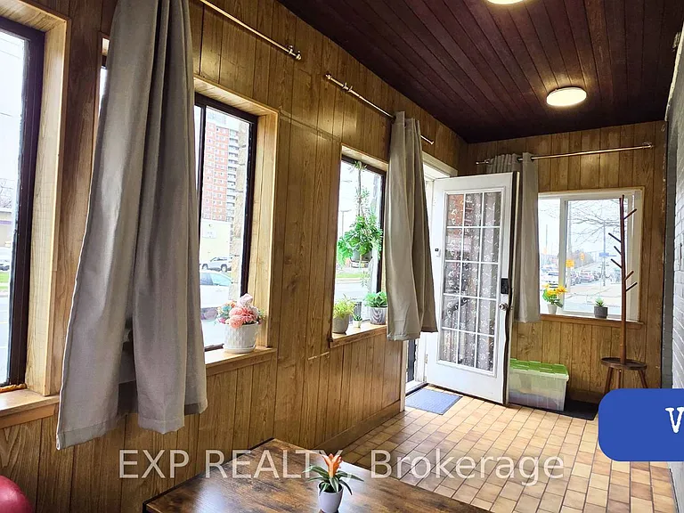 1562 Jane St — Photo 8