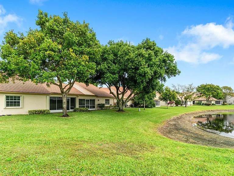 7916 Coral Pointe Dr — Photo 28