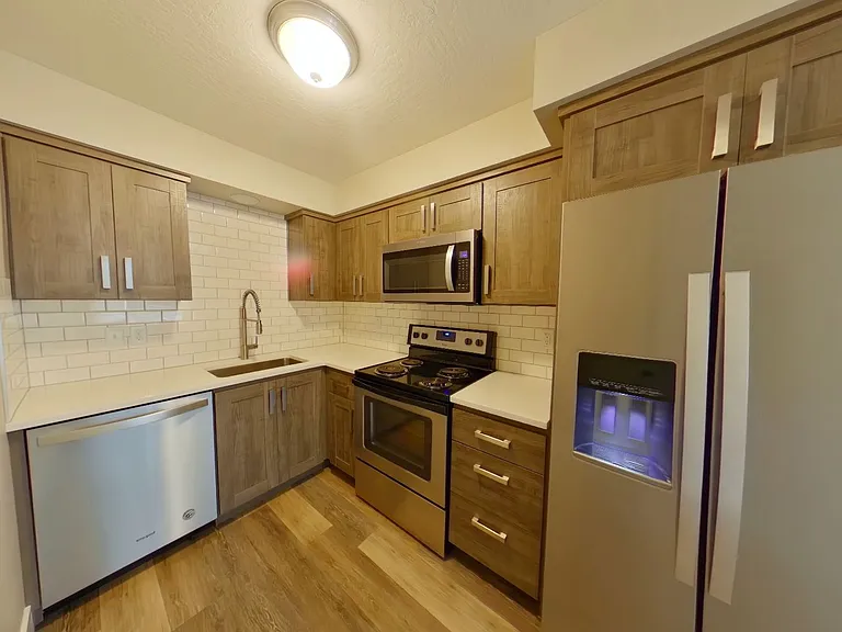 405 East 14th Ave — Photo 4