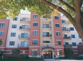 14 S Prospect St APT 201, Roselle, IL 60172