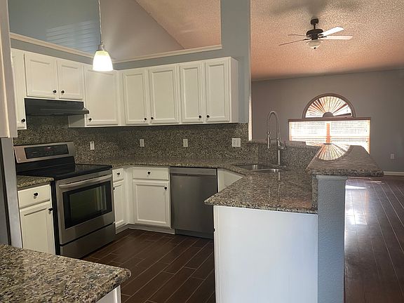 3rd image of 2491 Omaha Dr