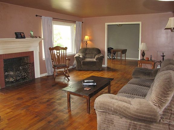 3rd image of 501 Greenhill Dr