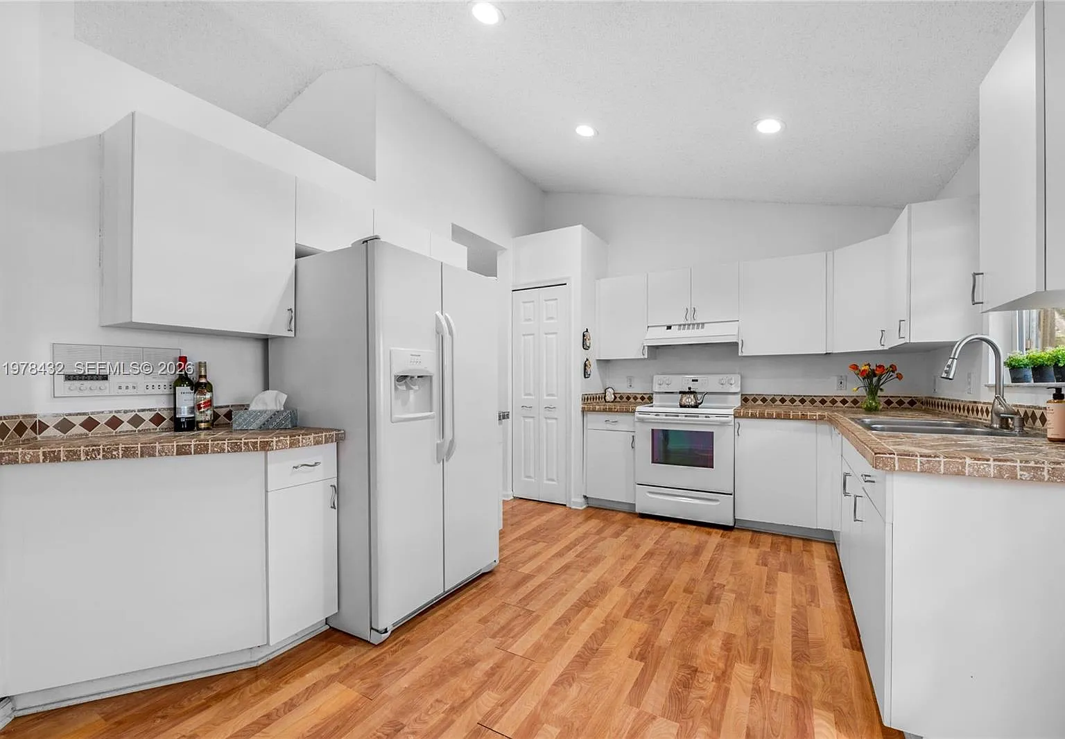 3 bed, 2.0 bath, 1543 sqft, $2,700 — Photo 1