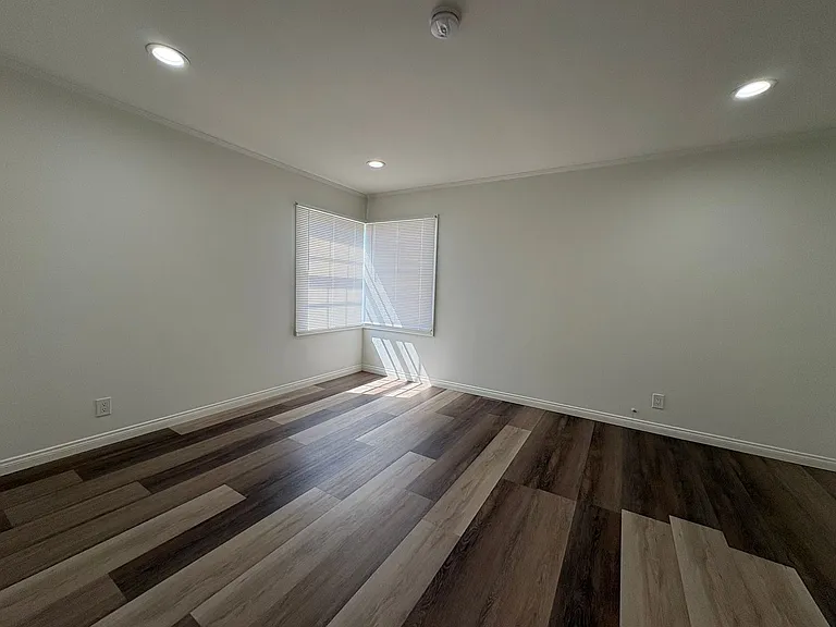 115 - 119 N Catalina St — Photo 11