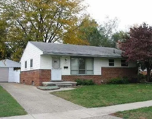 3 bed, 1.5 bath, 2072 sqft, $1,900 — Photo 1