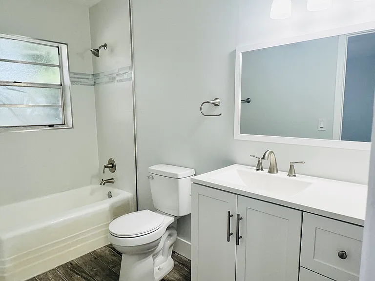 805 SW 3rd St #1 — Photo 4