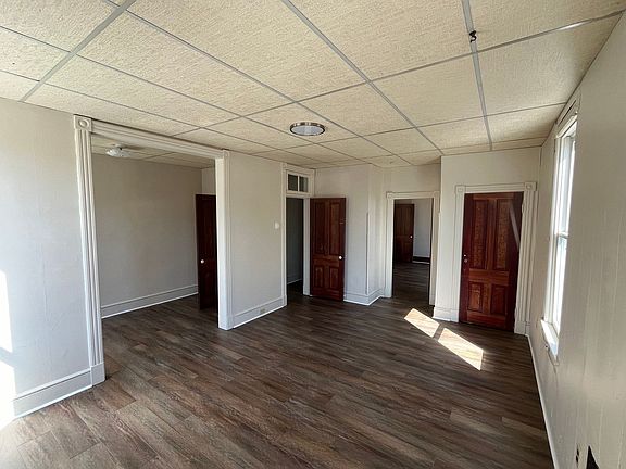 3rd image of 72 East Ave