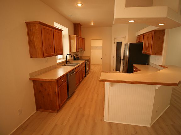 4th image of 49 N 3820 W