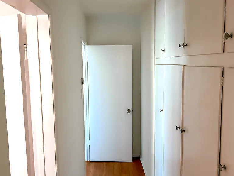 262 1/2 S Sycamore Ave #3 — Photo 14