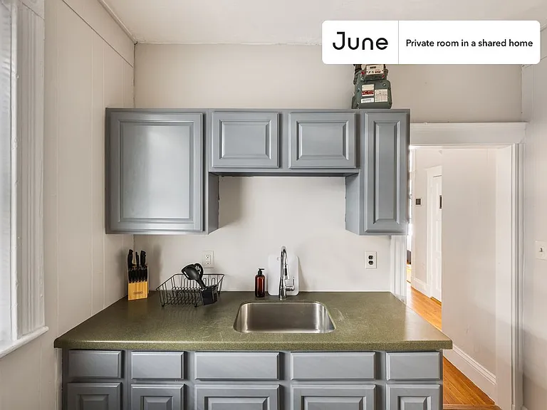 78 Glenville Ave #C — Photo 11