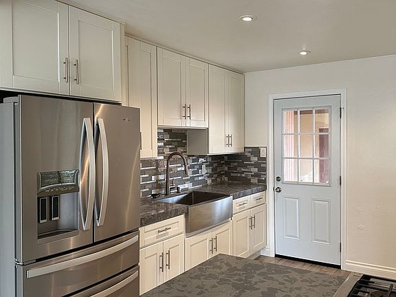 4th image of 3420-22 Luna Ave #3422