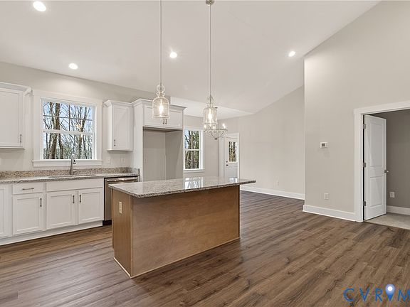5th image of 79 E Sunrise Dr