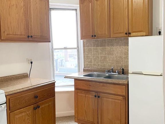 2nd image of 540 W 47th St APT 19