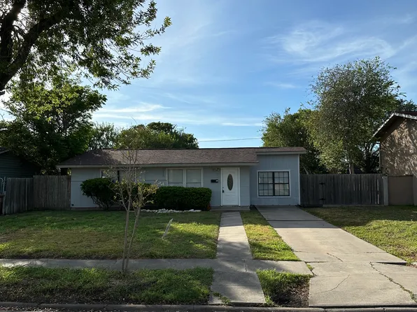 4825 Prinston Dr, Corpus Christi, TX 78411