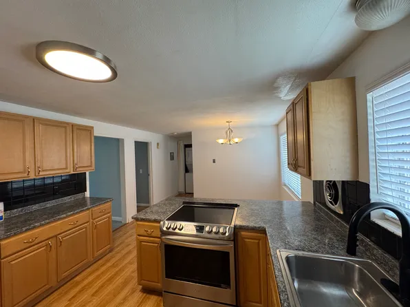 99 Shadow Ln APT A1, West Hartford, CT 06110