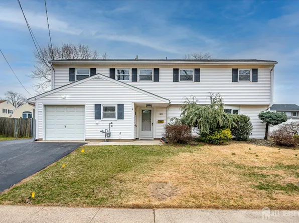 22 Price Dr, Edison, NJ 08817
