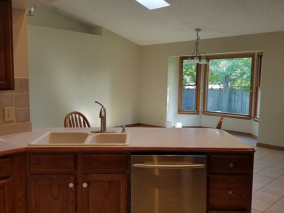 3rd image of 464 Greensward Dr