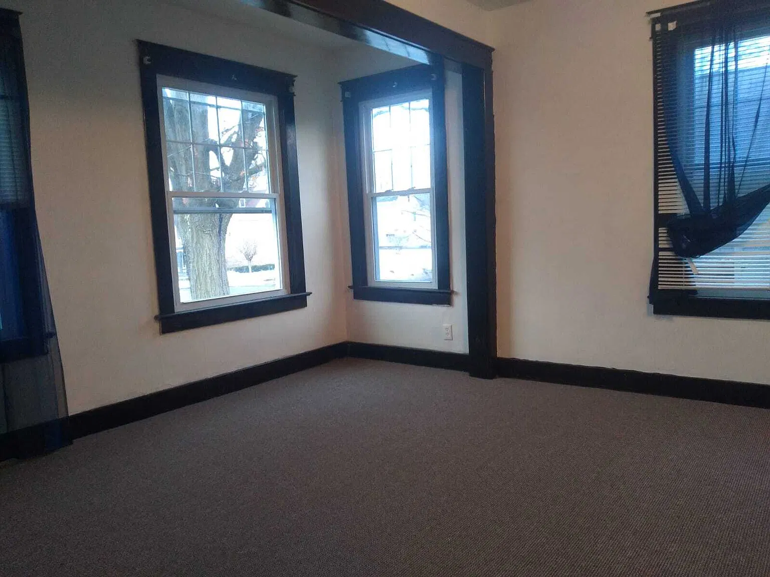 310 E Main St — Photo 2