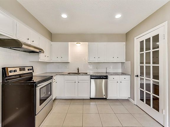2nd image of 4015 Vineyard Dr