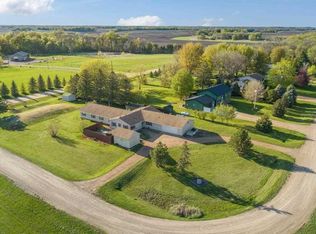 38630 Woodview Ln, Le Center, MN 56057