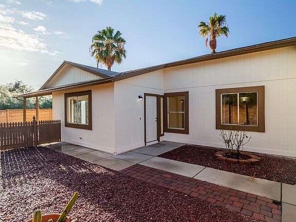 3rd image of 1951 W Southbrooke Cir