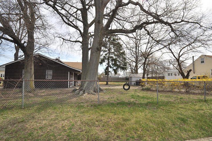 2nd image of 8 Essex St
