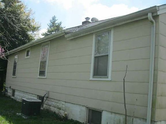 4th image of 11 N Saint Charles St