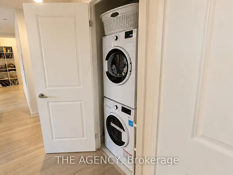 30 Upper Mall Way #A622 — Photo 23