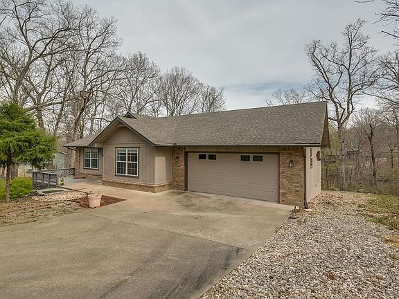 2nd image of 8 Dunvegan Cir