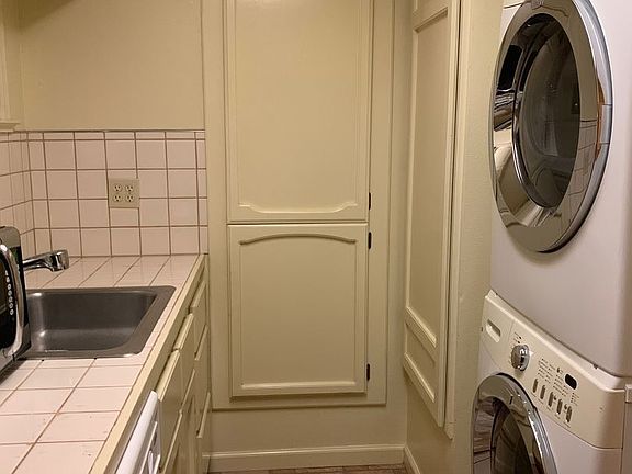 5th image of 165 S Lincoln St APT C