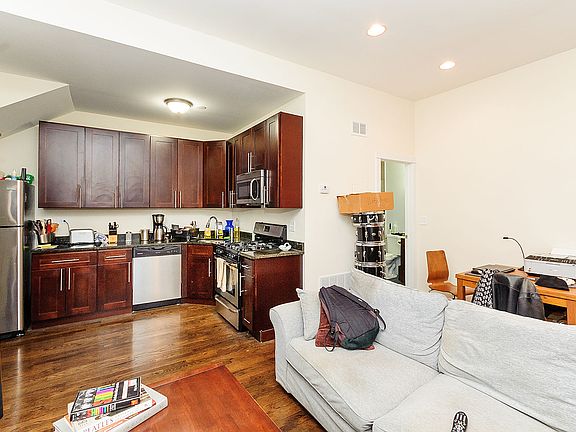 2nd image of 1033 N Paulina St APT 1F