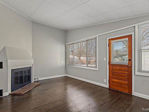 4th image of 27361 Delton St
