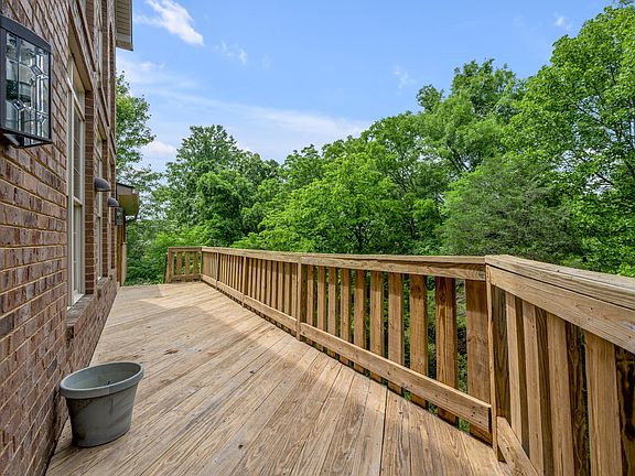 5th image of 204 Hickory Meadows Dr