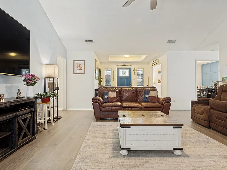 106 E Apollo Rd — Photo 4