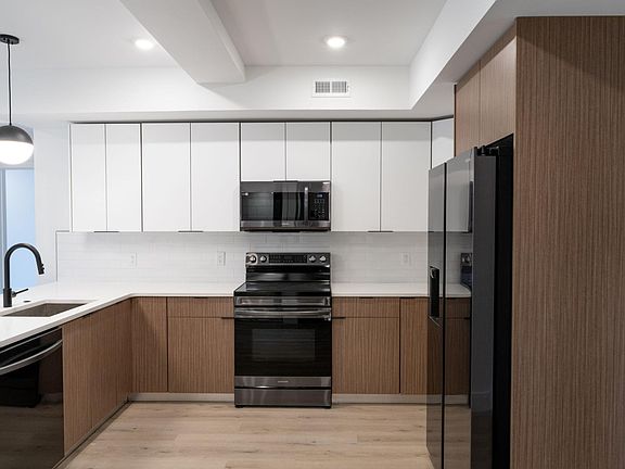 4th image of 1103 S 47th St #D