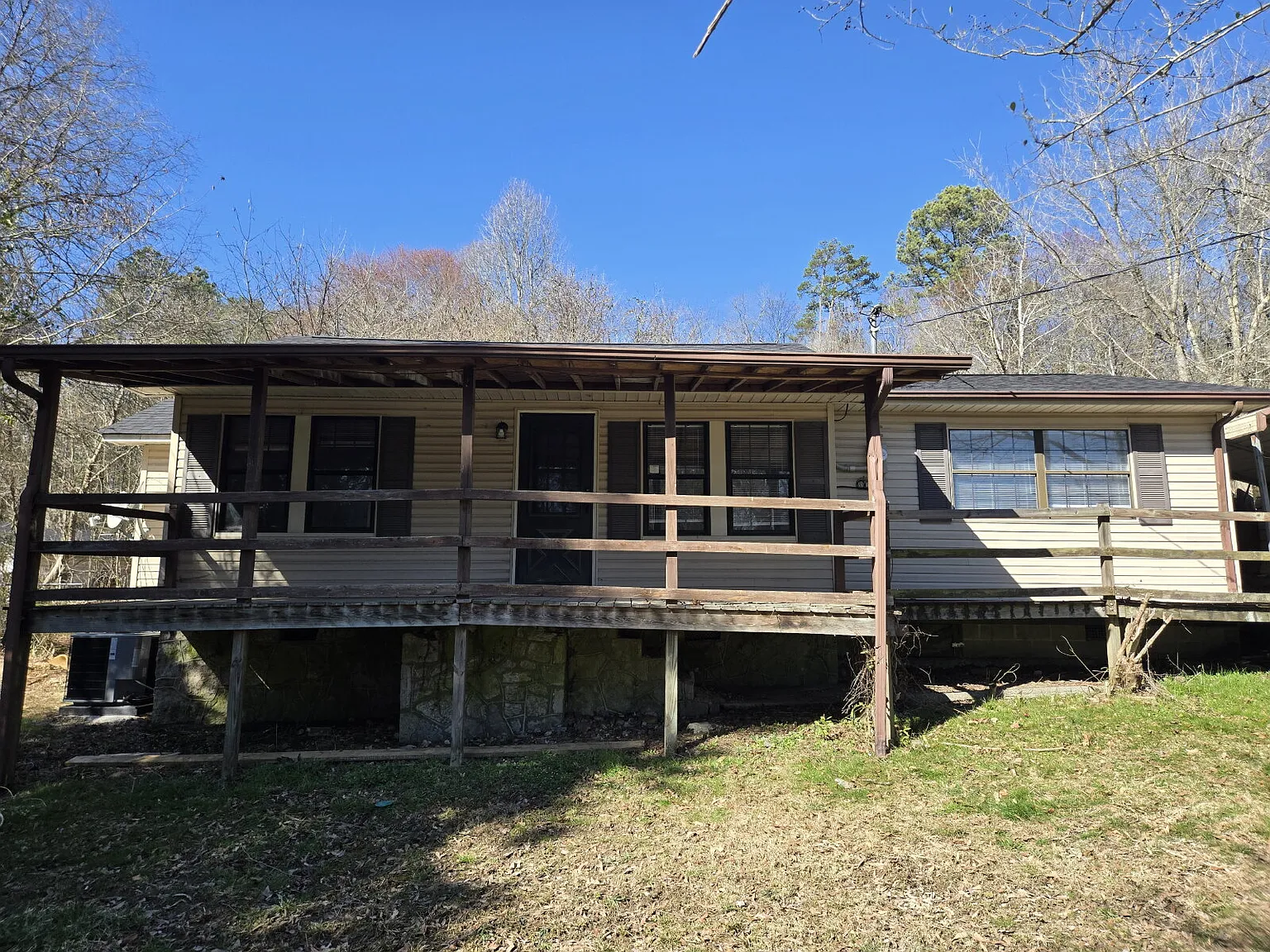 3 bed, 1.0 bath, 1100 sqft, $1,295 — Photo 2