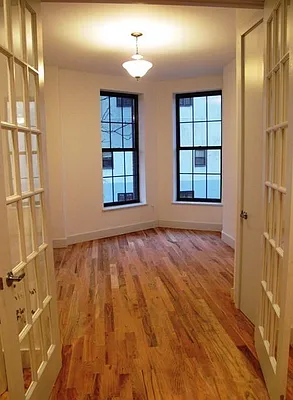 Rented by EXR | media 9