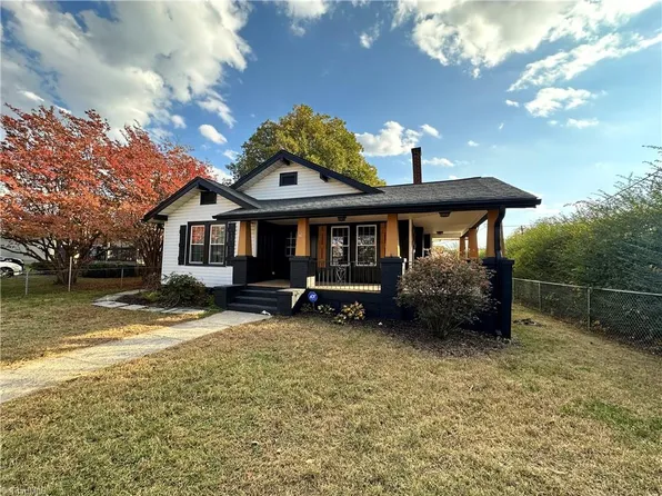 19 Chestnut St, Thomasville, NC 27360