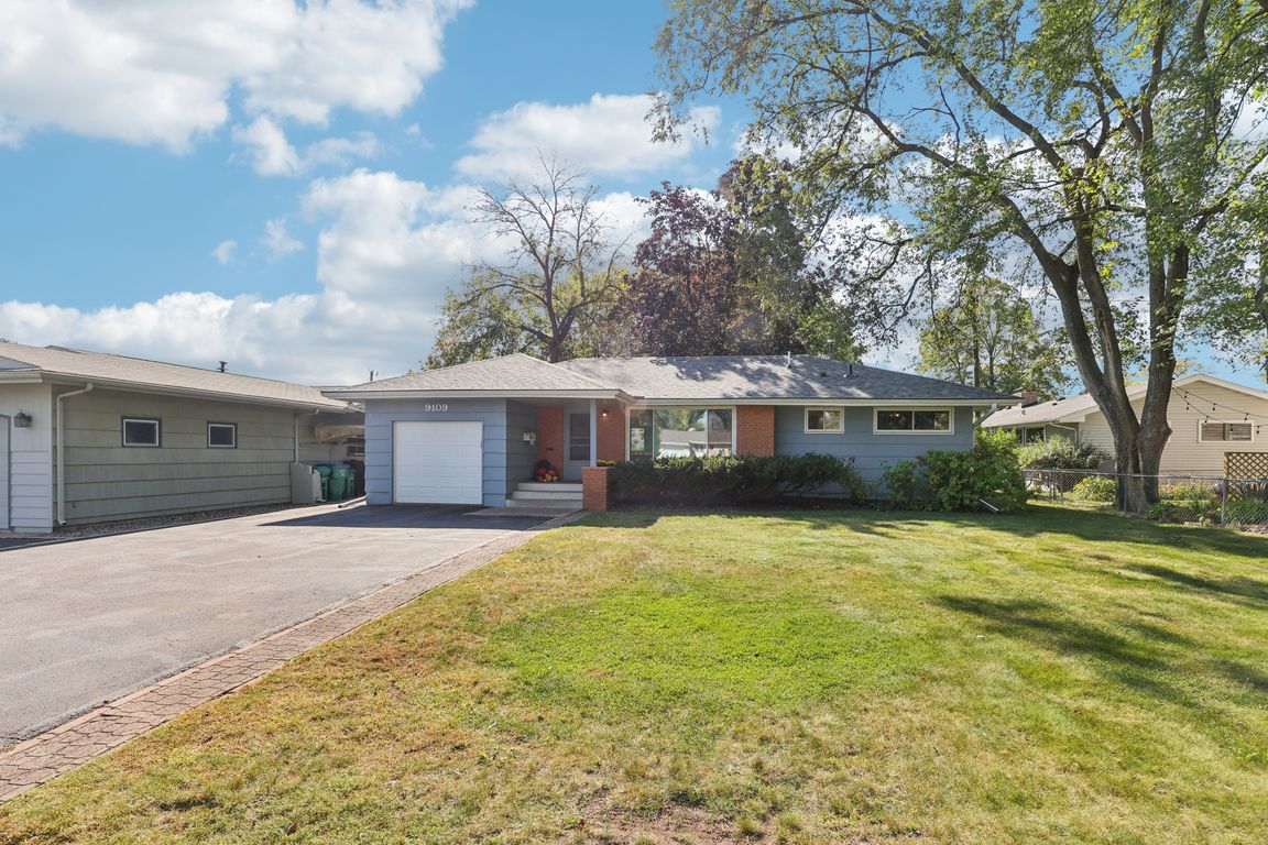 W 22nd St-S0310-005.jpg