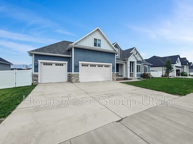 5 bed, 3.5 bath, $3,500 — Photo 2