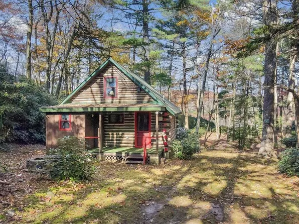 23 Sycamore Ct, Lake Harmony, PA 18624