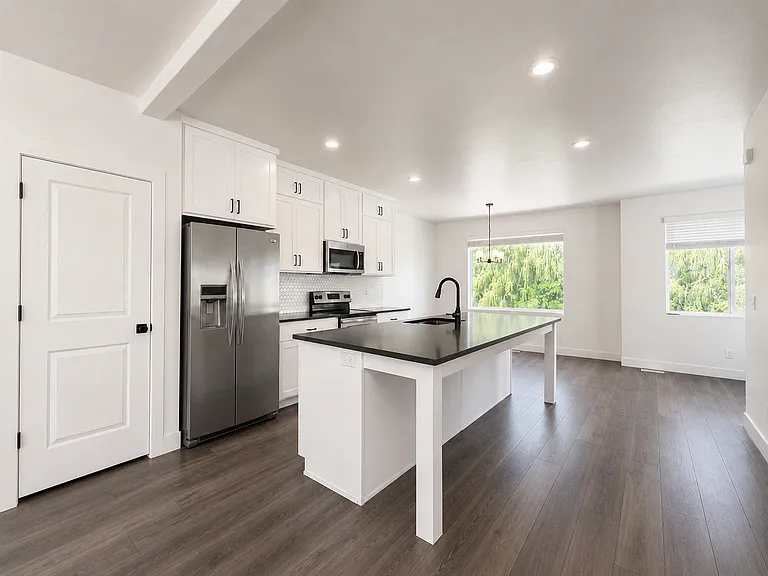 532 S 1080 W — Photo 1