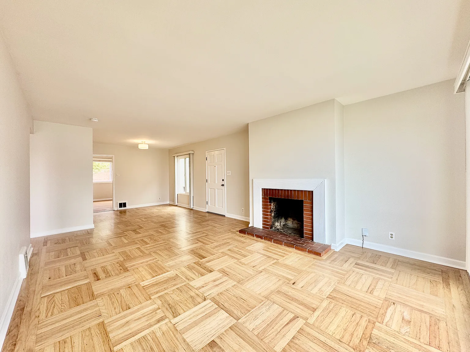 31 Crestview Ave photo 1
