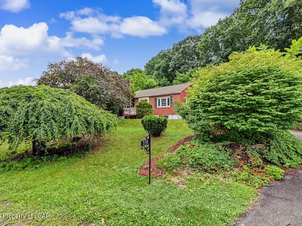 330 W Foothills Dr, Drums, PA 18222