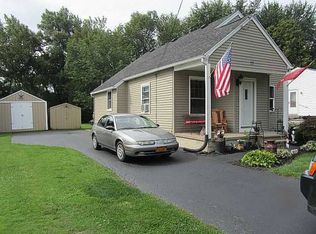 77 Elmore Dr, Rochester, NY 14606