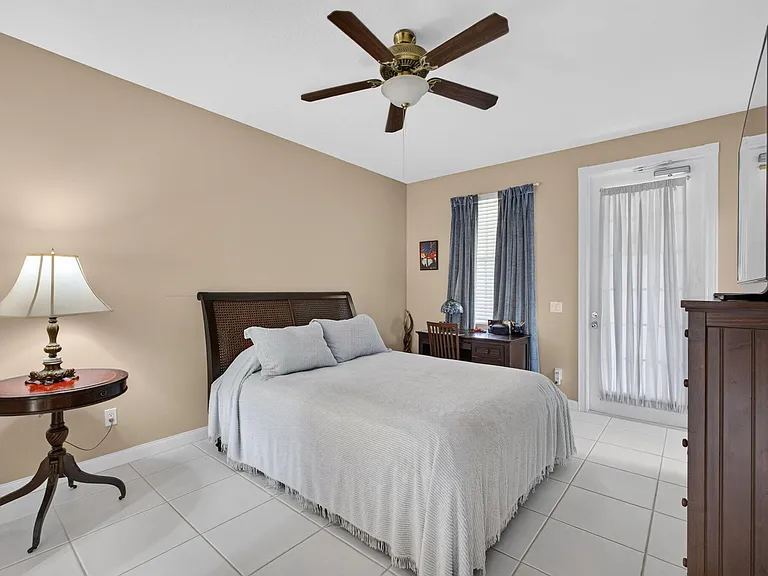 213 Barcelona Dr — Photo 23