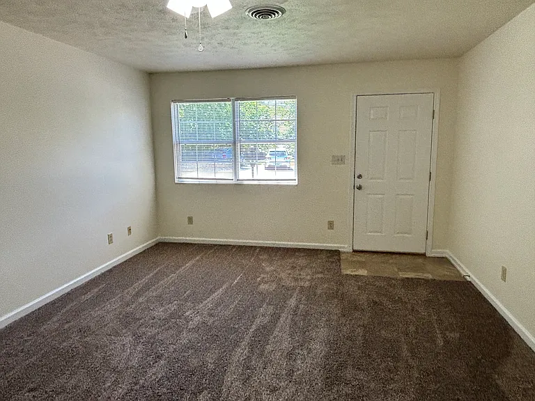 1942 Hudspeth Rd #6 — Photo 8