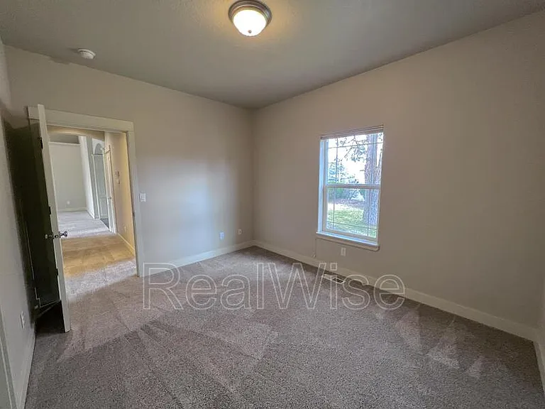 835 Nutcracker Dr — Photo 34