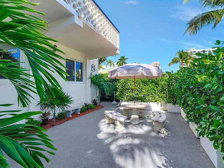 428 Collins Ave #7 — Photo 19