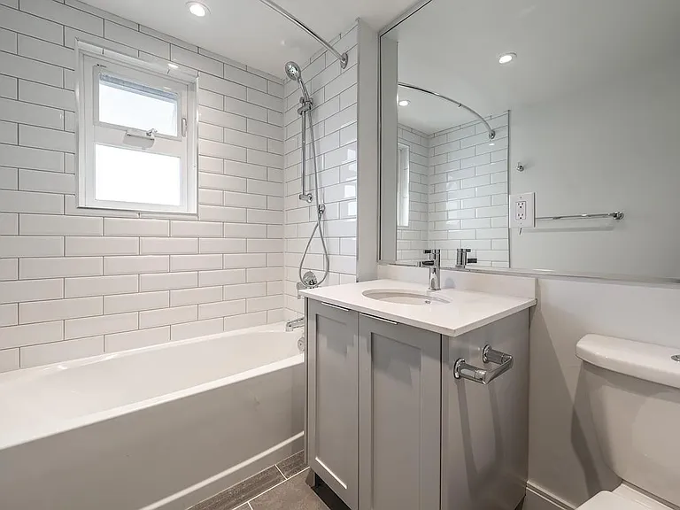 1126 Rockland Ave #207 — Photo 9